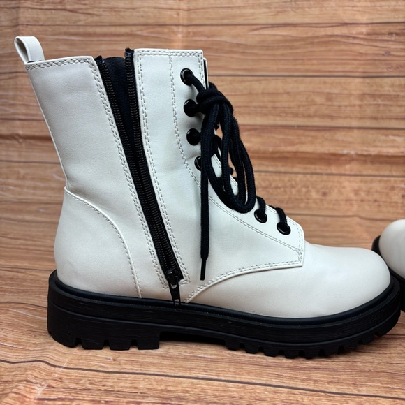 Soda Firm Women Lace Up Combat Boots with Side Zipper. White. Sz 10. - Picture 4 of 15